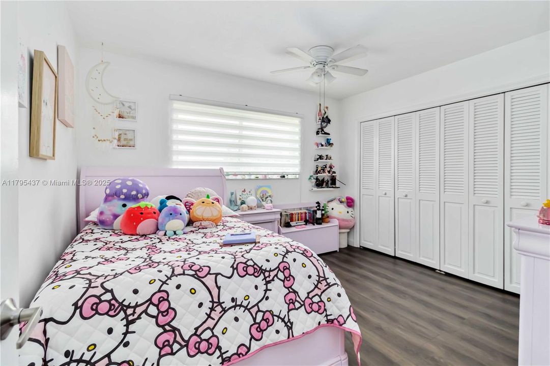 Recently Sold: $899,900 (4 beds, 2 baths, 3319 Square Feet)