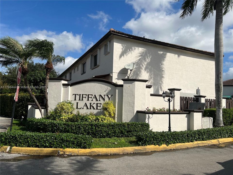 Recently Rented: $2,850 (3 beds, 2 baths, 1270 Square Feet)