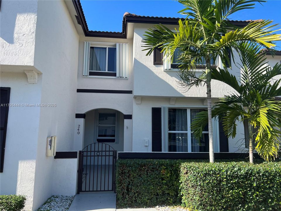 Recently Rented: $2,850 (3 beds, 2 baths, 1270 Square Feet)