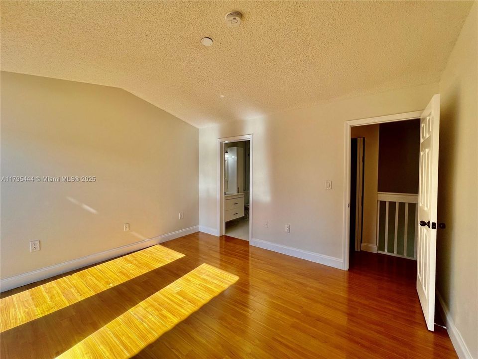 Recently Rented: $2,850 (3 beds, 2 baths, 1270 Square Feet)