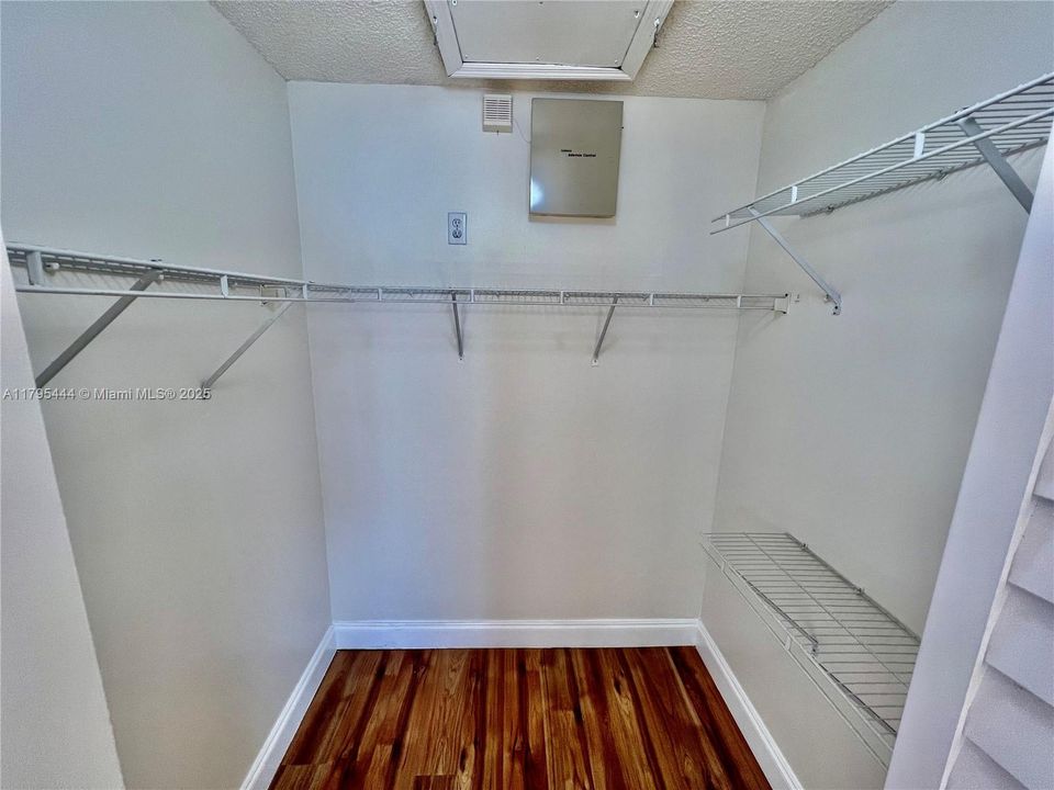 Recently Rented: $2,850 (3 beds, 2 baths, 1270 Square Feet)