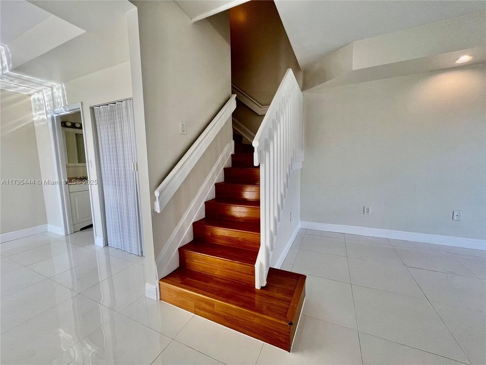 Recently Rented: $2,850 (3 beds, 2 baths, 1270 Square Feet)