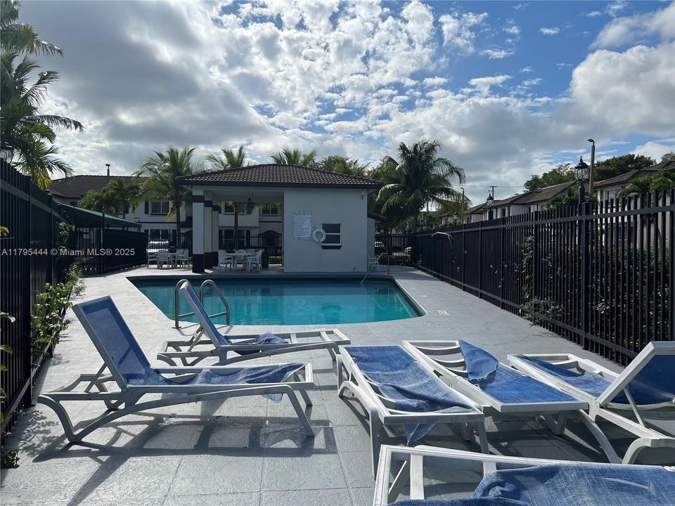 Recently Rented: $2,850 (3 beds, 2 baths, 1270 Square Feet)