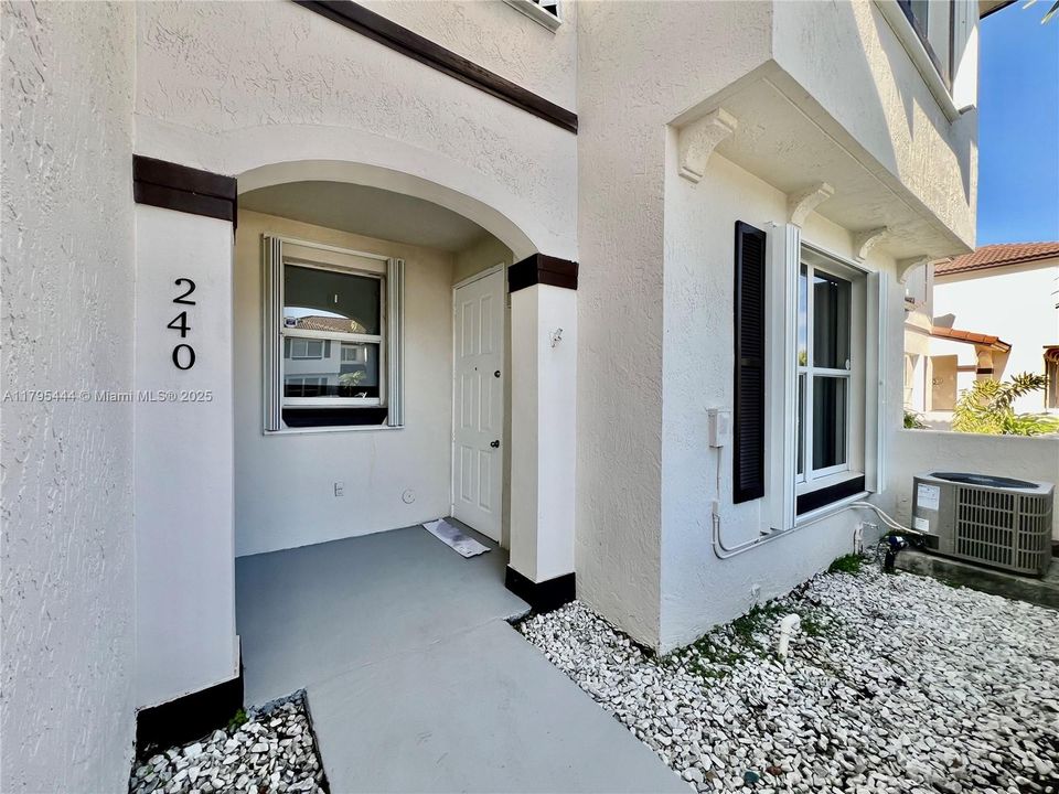 Recently Rented: $2,850 (3 beds, 2 baths, 1270 Square Feet)