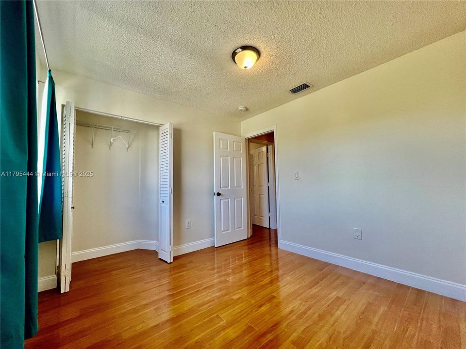 Recently Rented: $2,850 (3 beds, 2 baths, 1270 Square Feet)