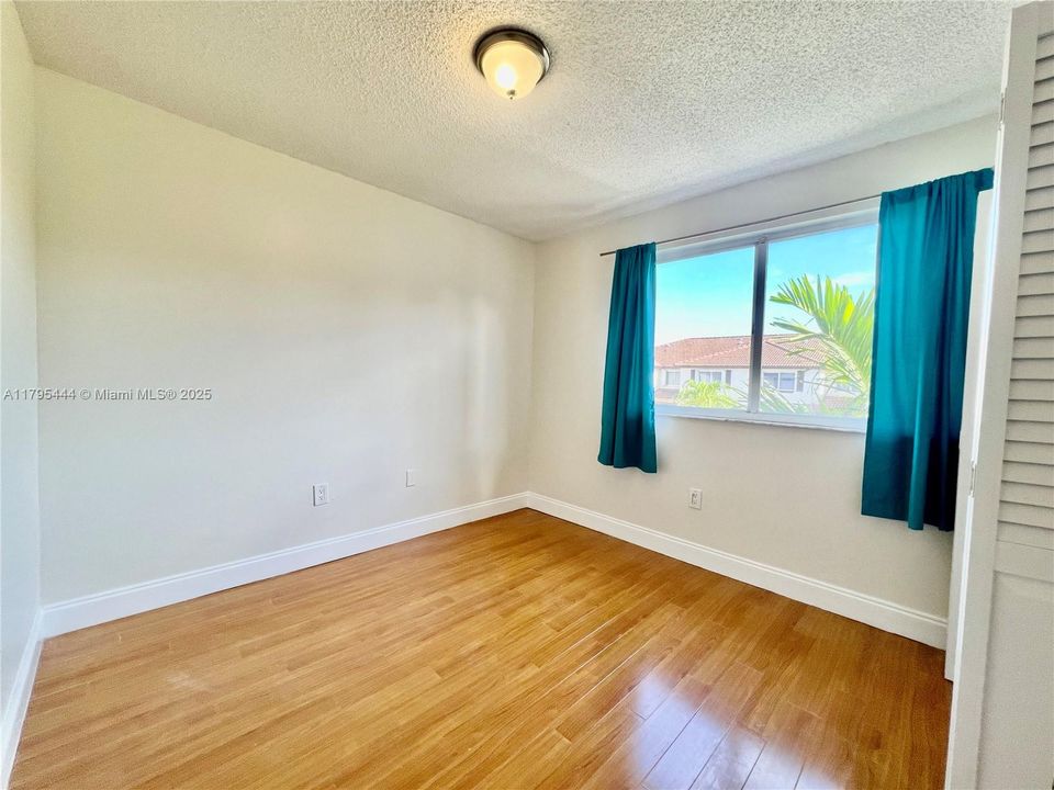 Recently Rented: $2,850 (3 beds, 2 baths, 1270 Square Feet)