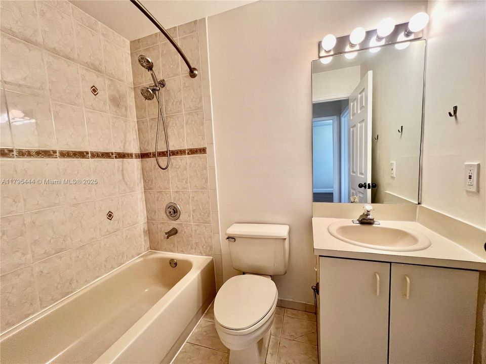 Recently Rented: $2,850 (3 beds, 2 baths, 1270 Square Feet)