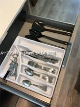 待售: $530,000 (1 贝兹, 1 浴室, 724 平方英尺)