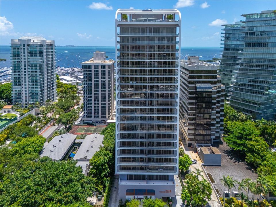 For Sale: $1,495,000 (2 beds, 2 baths, 982 Square Feet)