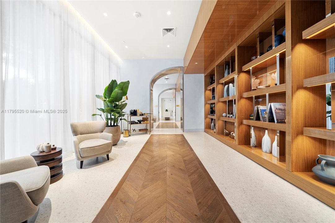 For Sale: $1,495,000 (2 beds, 2 baths, 982 Square Feet)