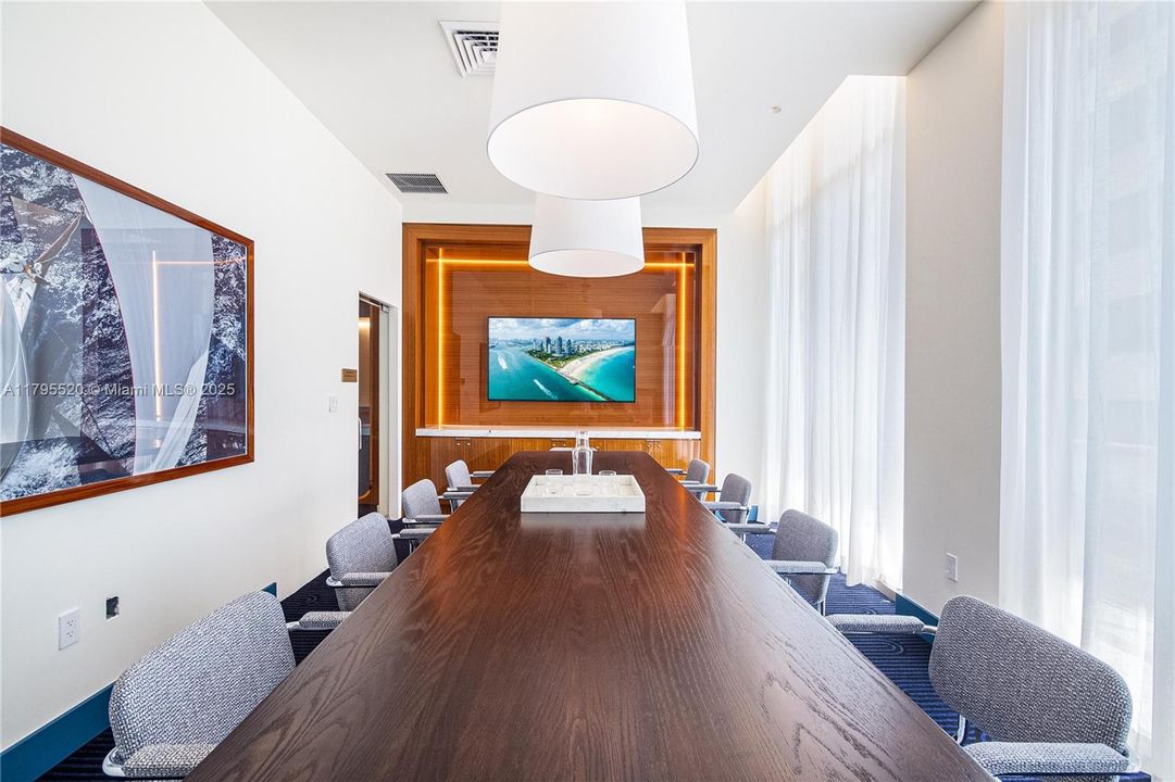 For Sale: $1,495,000 (2 beds, 2 baths, 982 Square Feet)