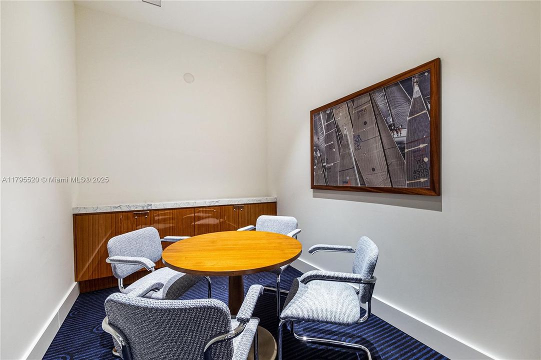 For Sale: $1,495,000 (2 beds, 2 baths, 982 Square Feet)