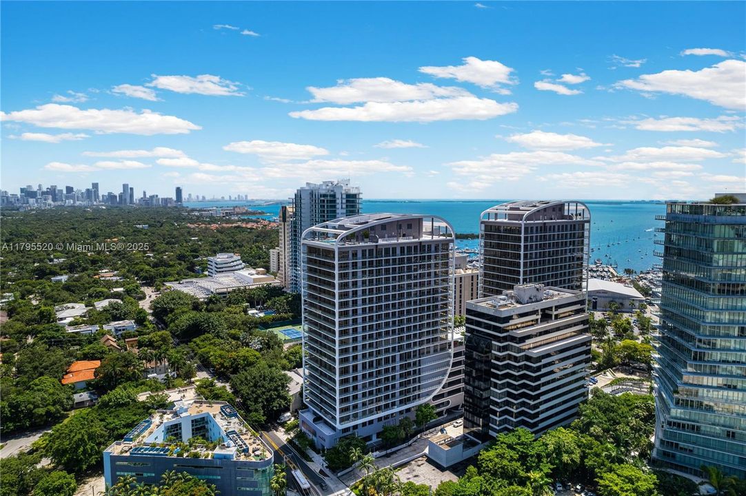 For Sale: $1,495,000 (2 beds, 2 baths, 982 Square Feet)