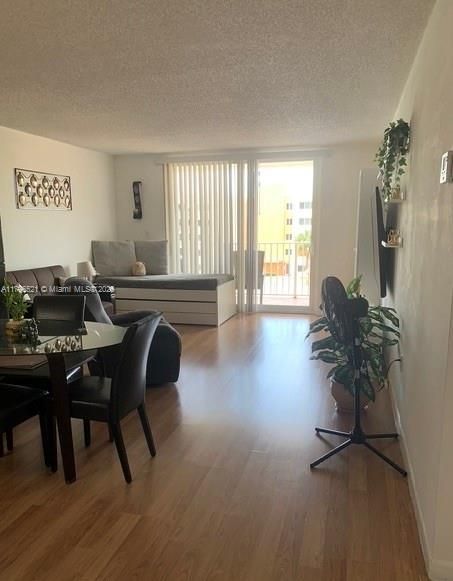 Recently Sold: $199,900 (1 beds, 1 baths, 870 Square Feet)