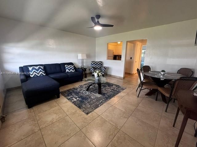 待售: $117,700 (1 贝兹, 1 浴室, 600 平方英尺)