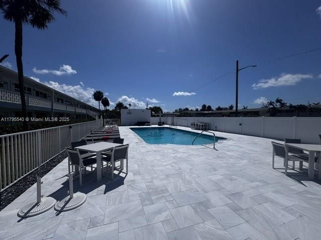 待售: $117,700 (1 贝兹, 1 浴室, 600 平方英尺)