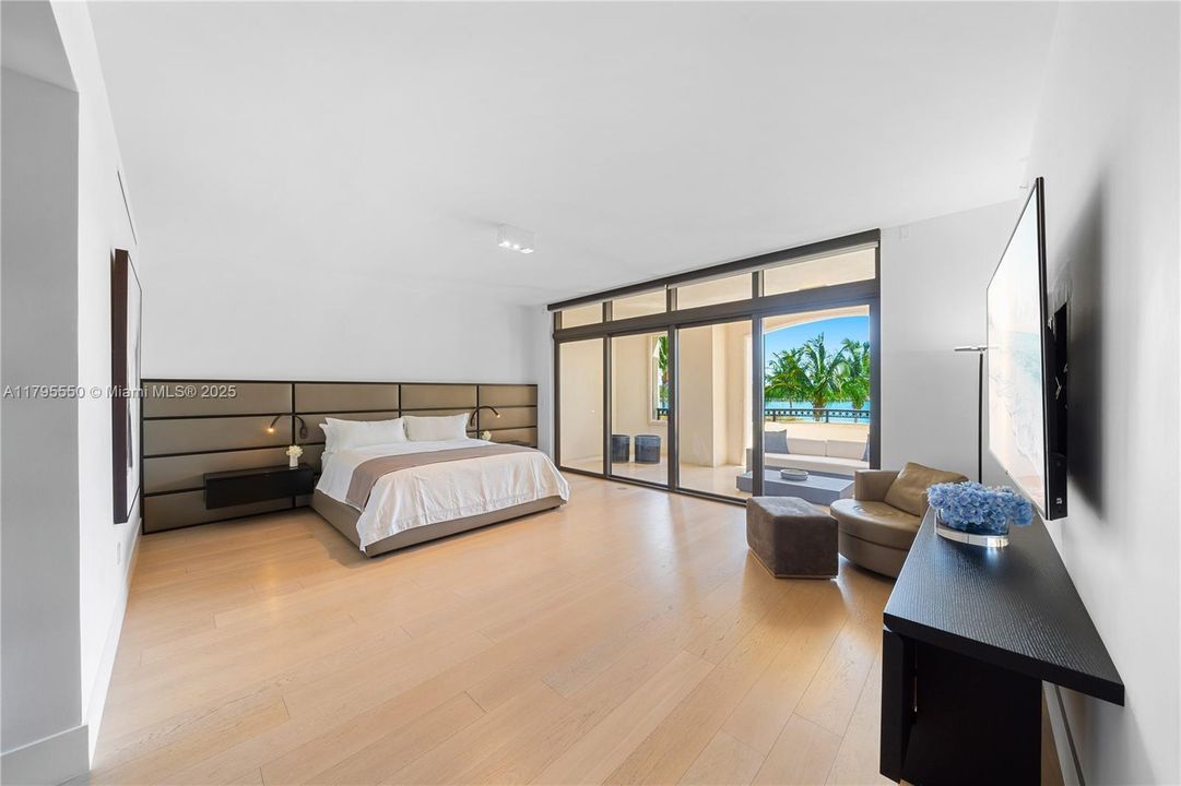 For Sale: $23,500,000 (5 beds, 6 baths, 7630 Square Feet)