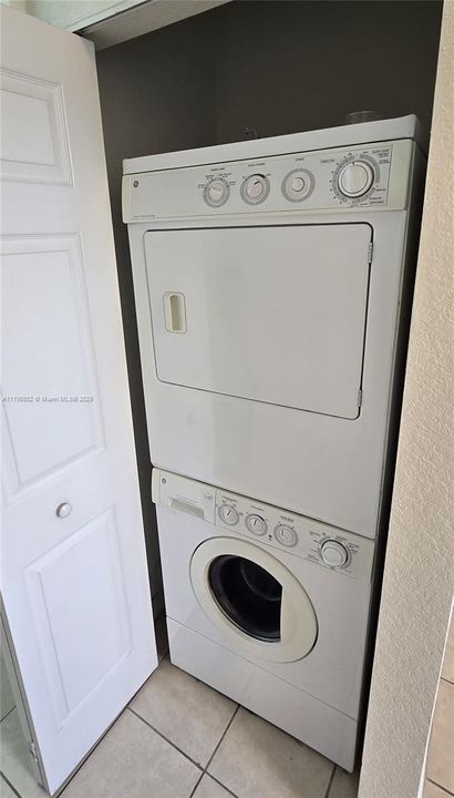 Recently Rented: $2,200 (2 beds, 2 baths, 1069 Square Feet)