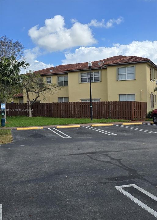 Recently Rented: $2,200 (2 beds, 2 baths, 1069 Square Feet)