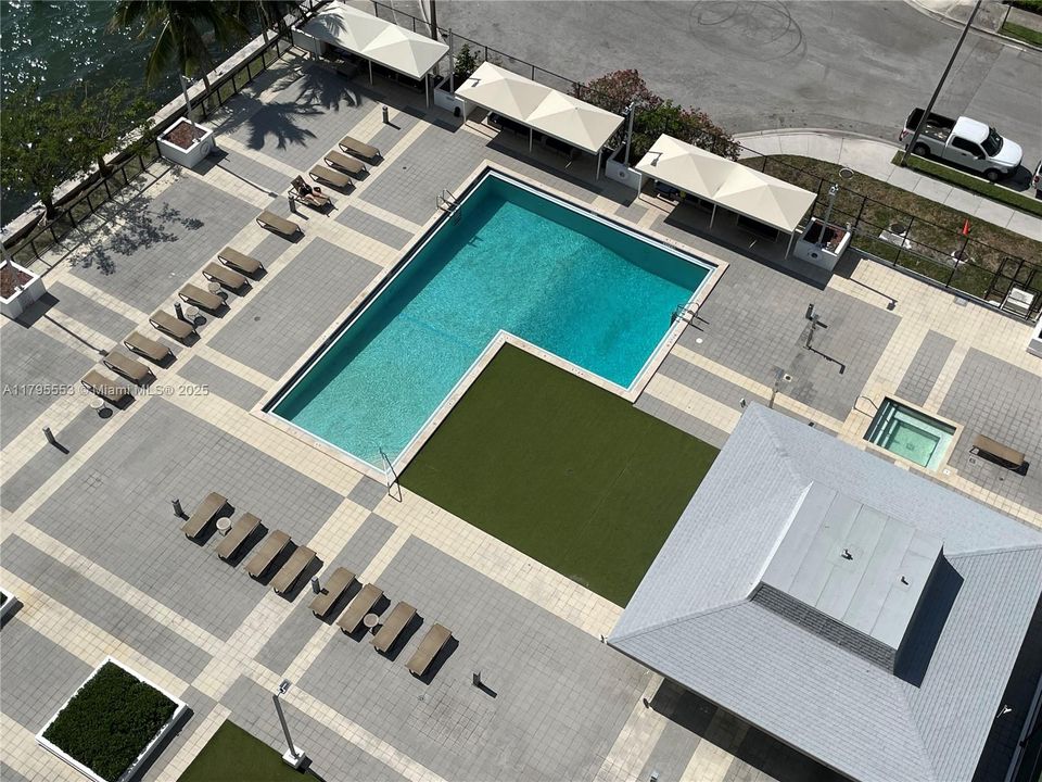 最近售出: $335,000 (1 贝兹, 1 浴室, 768 平方英尺)