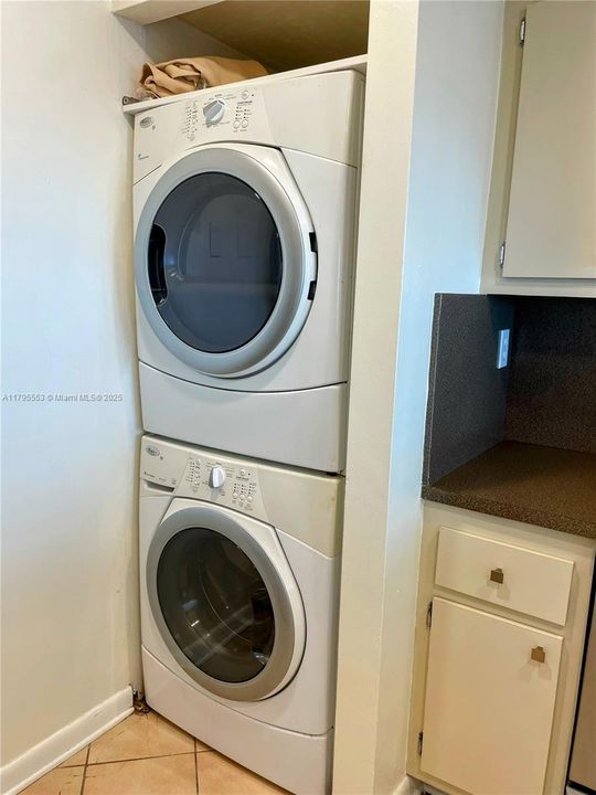 最近售出: $335,000 (1 贝兹, 1 浴室, 768 平方英尺)