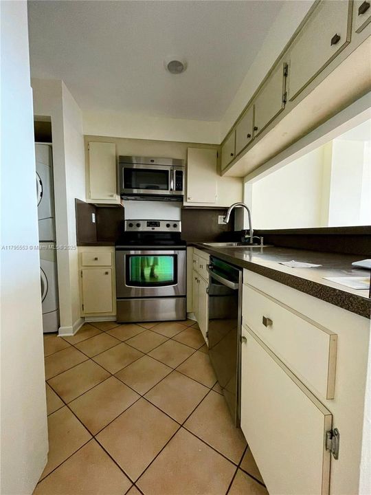 最近售出: $335,000 (1 贝兹, 1 浴室, 768 平方英尺)