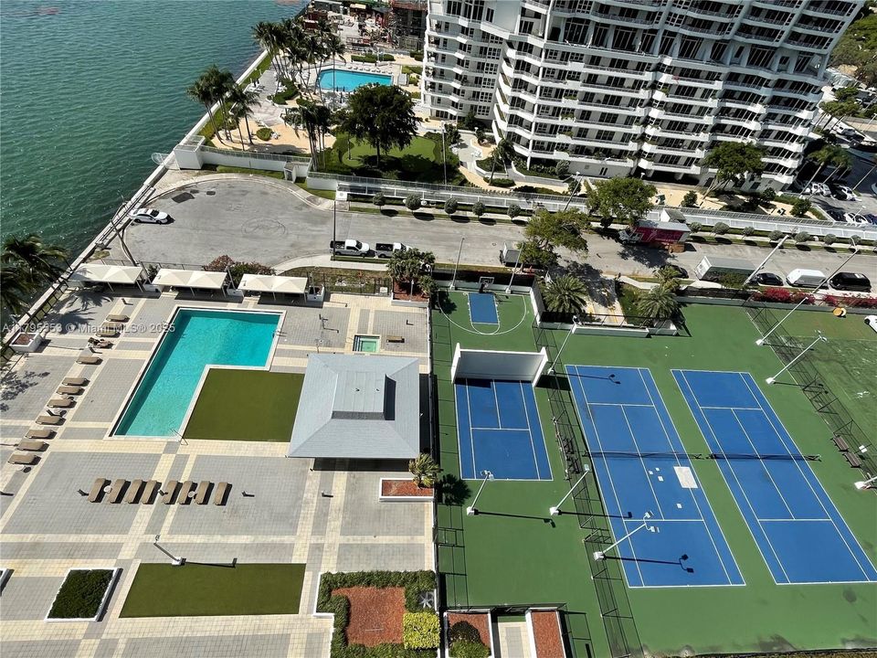 最近售出: $335,000 (1 贝兹, 1 浴室, 768 平方英尺)