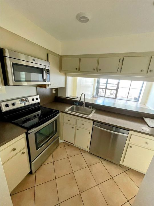 最近售出: $335,000 (1 贝兹, 1 浴室, 768 平方英尺)