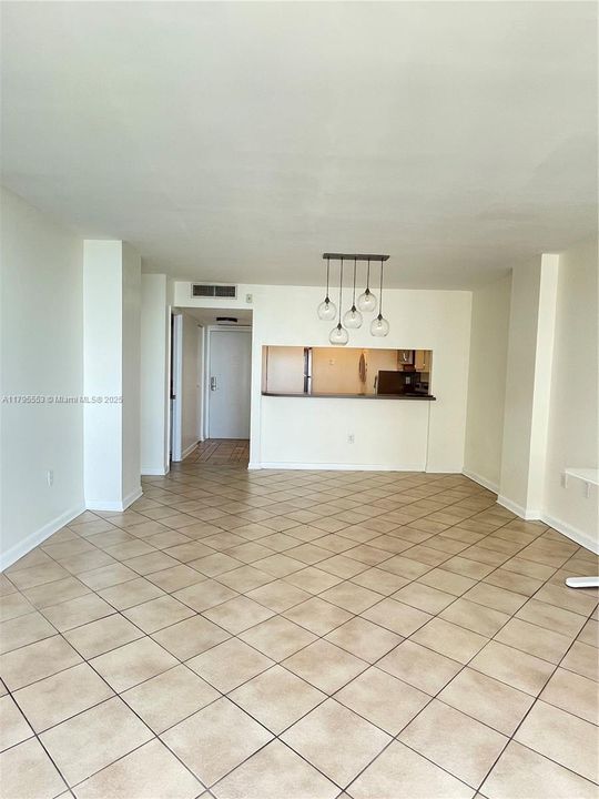 最近售出: $335,000 (1 贝兹, 1 浴室, 768 平方英尺)