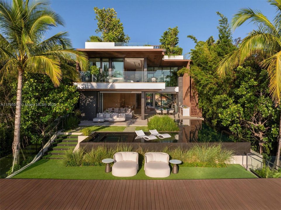 Недавно продано: $29,500,000 (5 спален, 6 ванн, 6084 Квадратных фут)