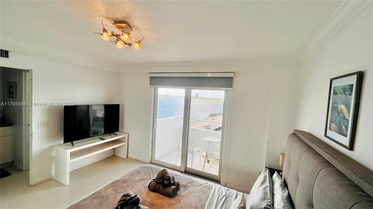 Recently Sold: $249,000 (1 beds, 1 baths, 650 Square Feet)