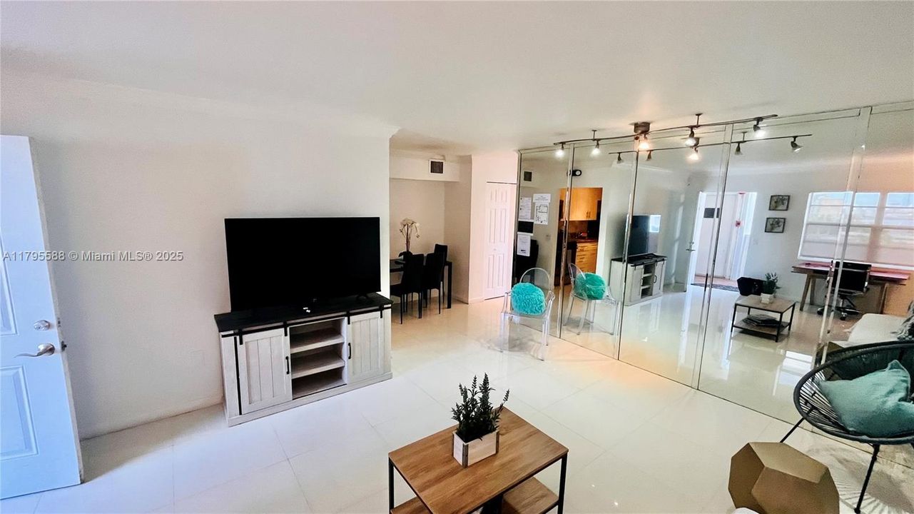 Recently Sold: $249,000 (1 beds, 1 baths, 650 Square Feet)