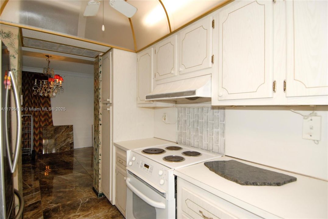 Activo con contrato: $399,000 (2 camas, 2 baños, 1200 Pies cuadrados)