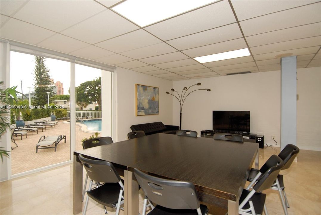 Activo con contrato: $399,000 (2 camas, 2 baños, 1200 Pies cuadrados)