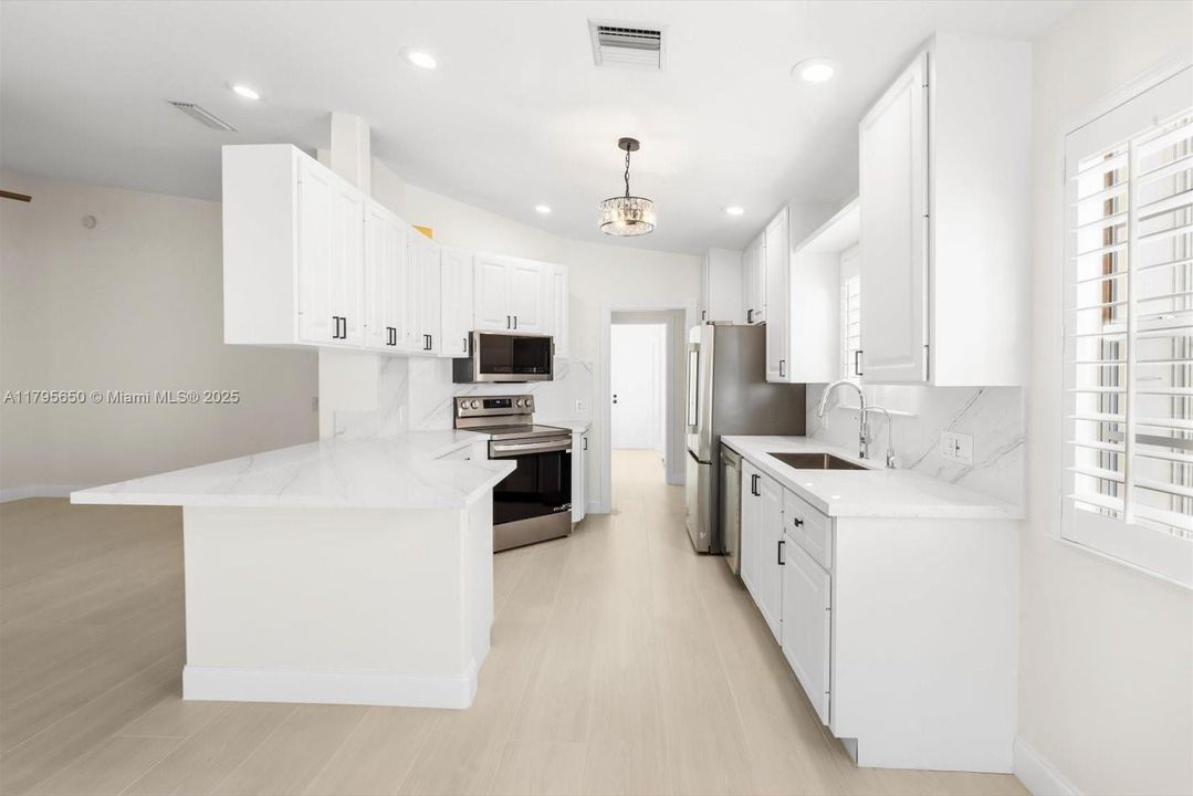 Recently Sold: $480,000 (2 beds, 2 baths, 1526 Square Feet)