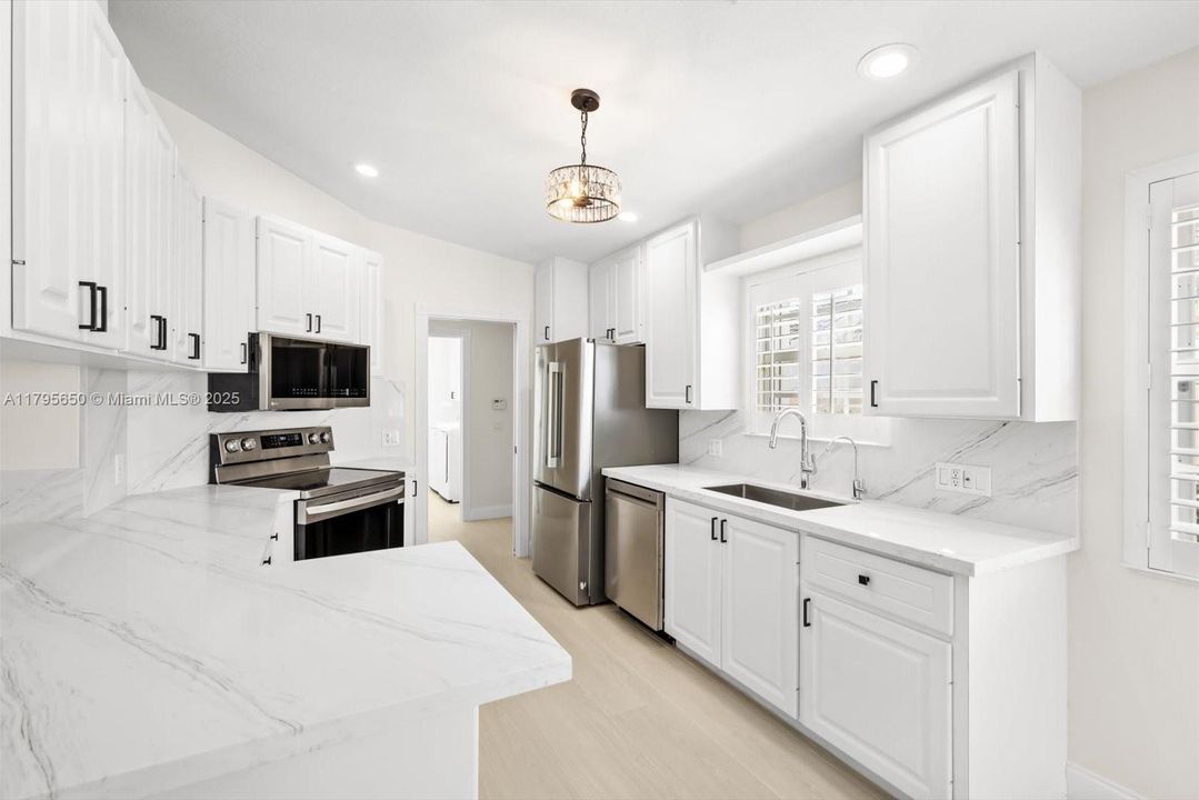 Recently Sold: $480,000 (2 beds, 2 baths, 1526 Square Feet)