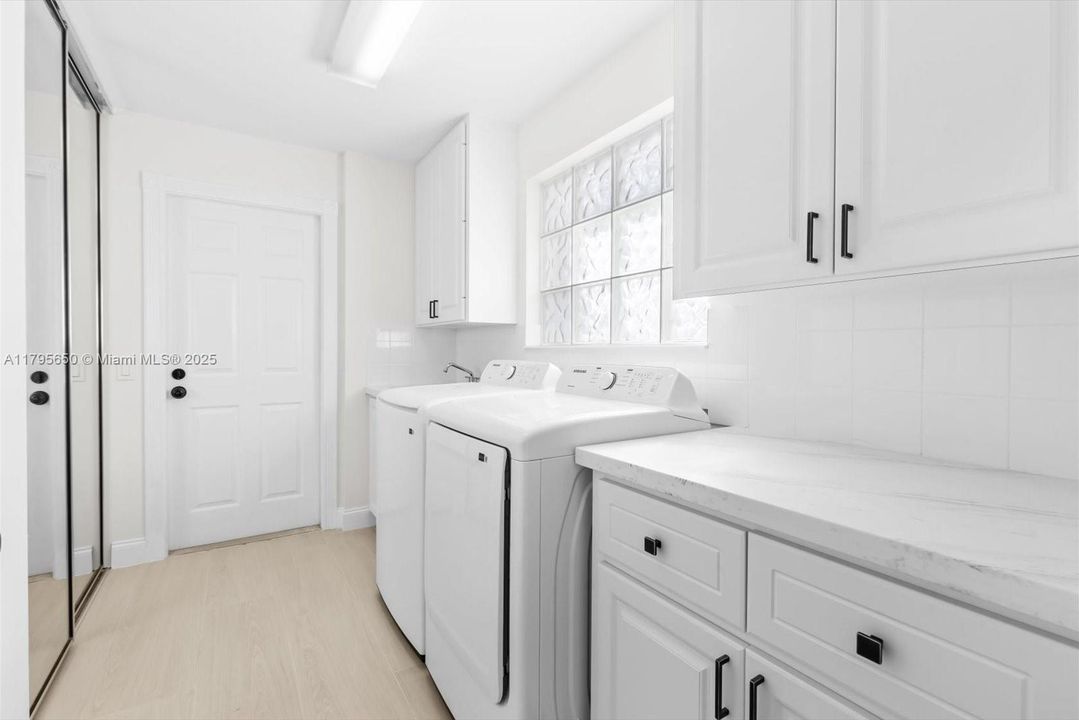 Recently Sold: $480,000 (2 beds, 2 baths, 1526 Square Feet)