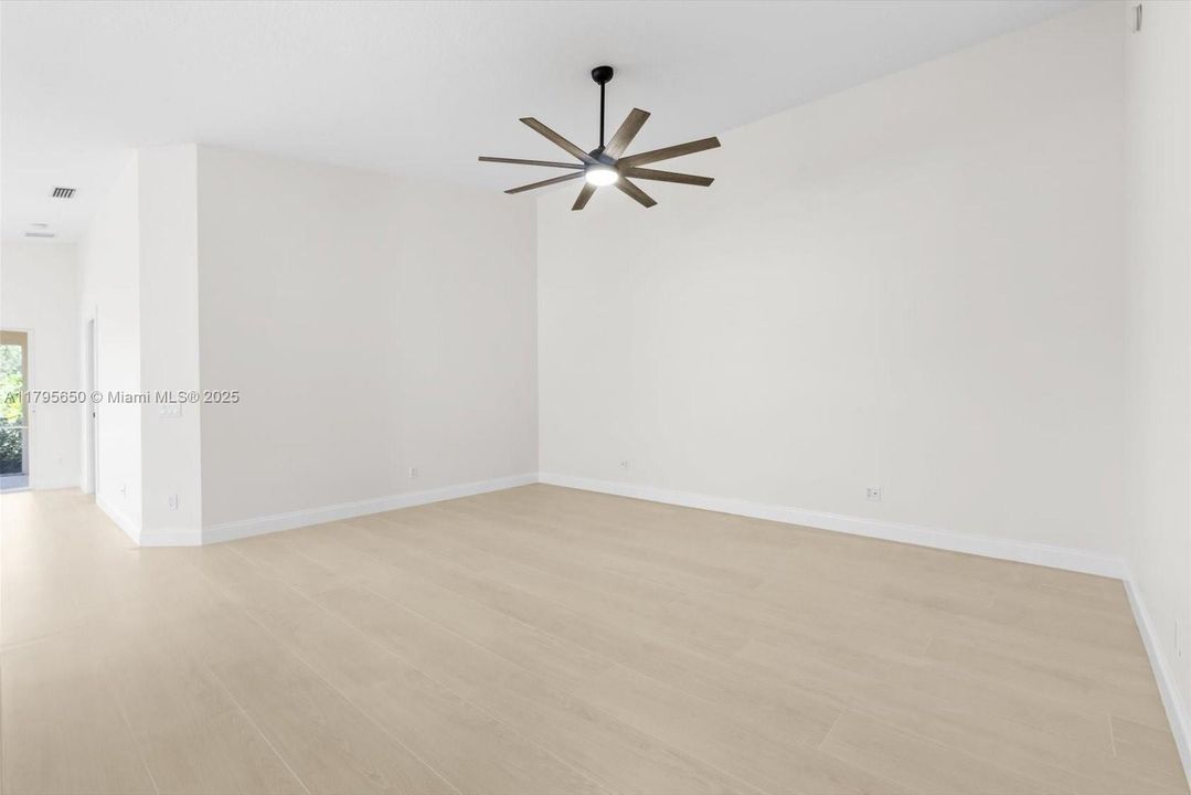 Recently Sold: $480,000 (2 beds, 2 baths, 1526 Square Feet)