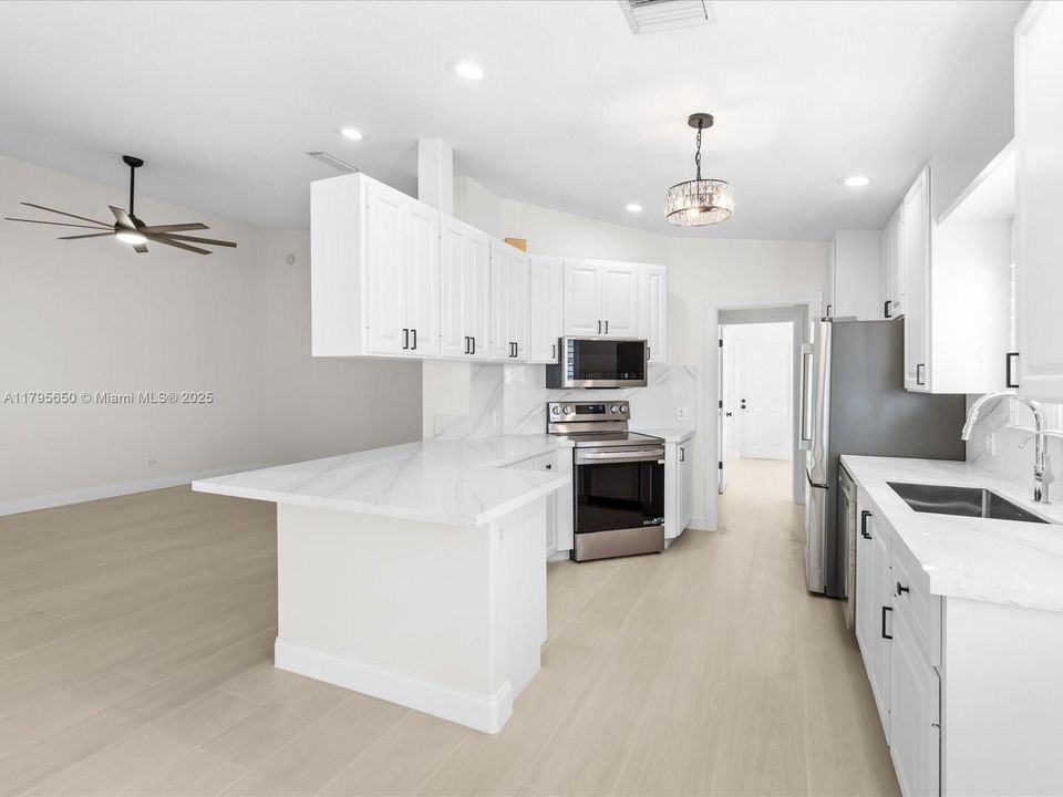Recently Sold: $480,000 (2 beds, 2 baths, 1526 Square Feet)