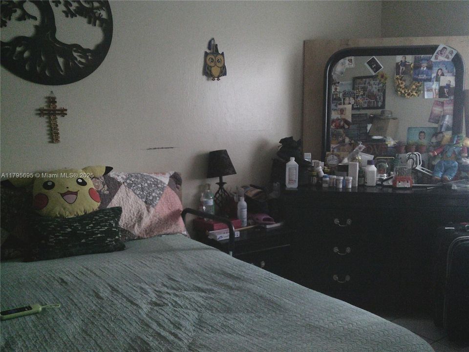 Active With Contract: $188,000 (1 beds, 1 baths, 725 Square Feet)