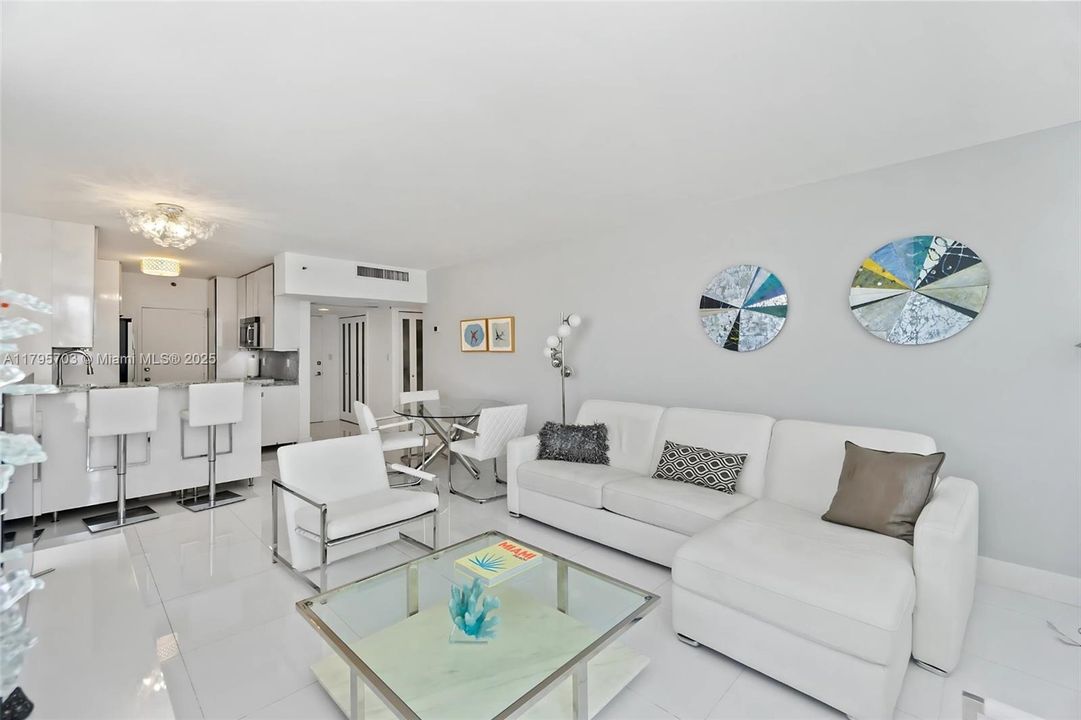 Recently Sold: $849,000 (2 beds, 2 baths, 1190 Square Feet)