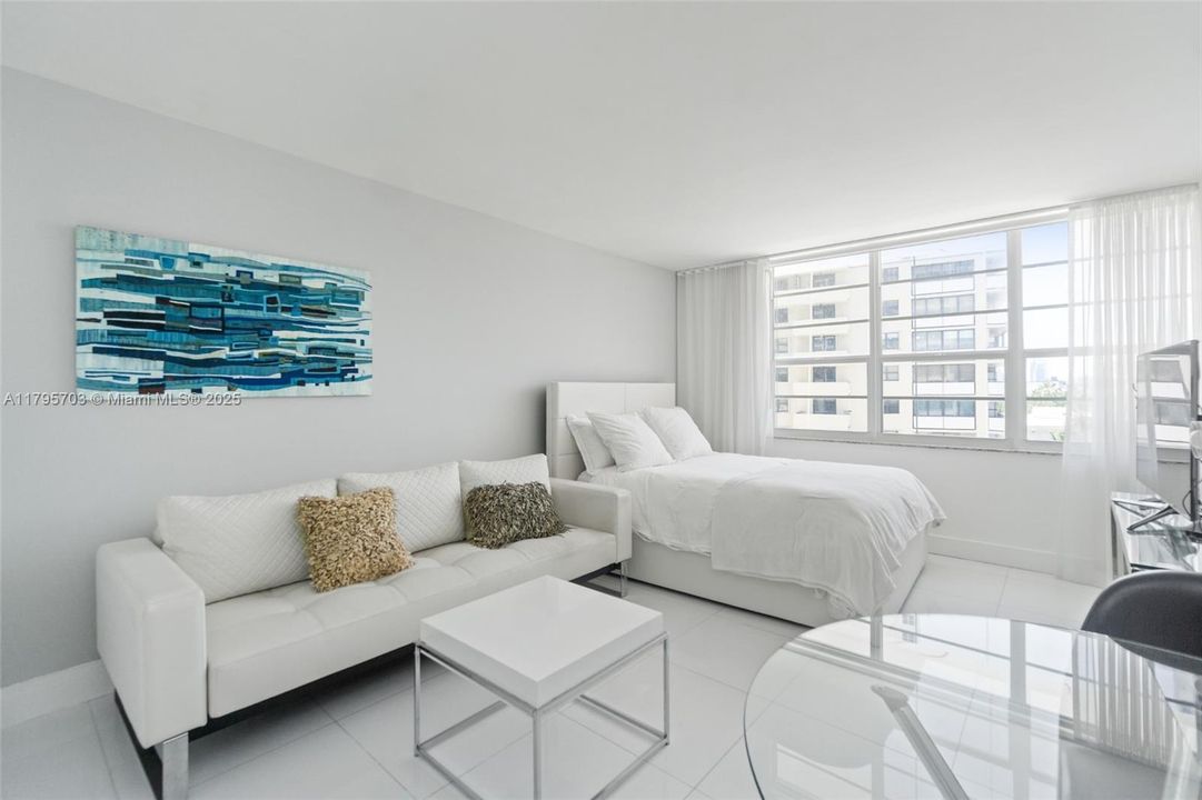 Recently Sold: $849,000 (2 beds, 2 baths, 1190 Square Feet)