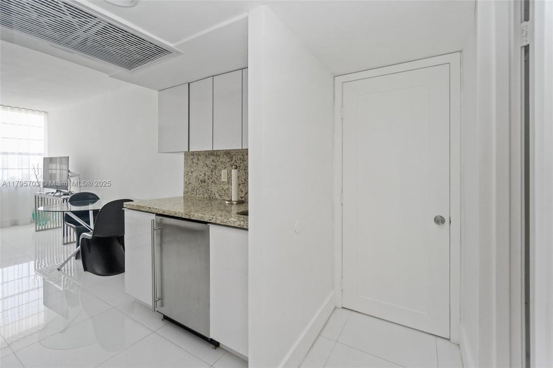 Recently Sold: $849,000 (2 beds, 2 baths, 1190 Square Feet)