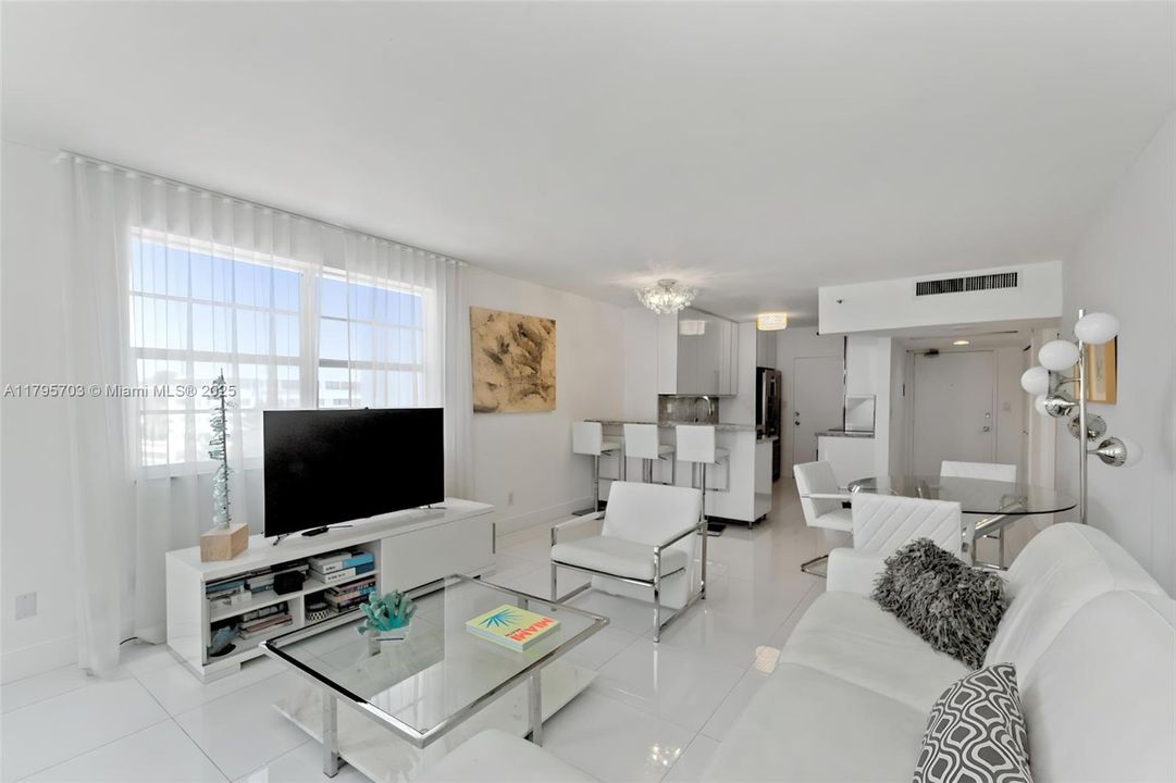 Recently Sold: $849,000 (2 beds, 2 baths, 1190 Square Feet)