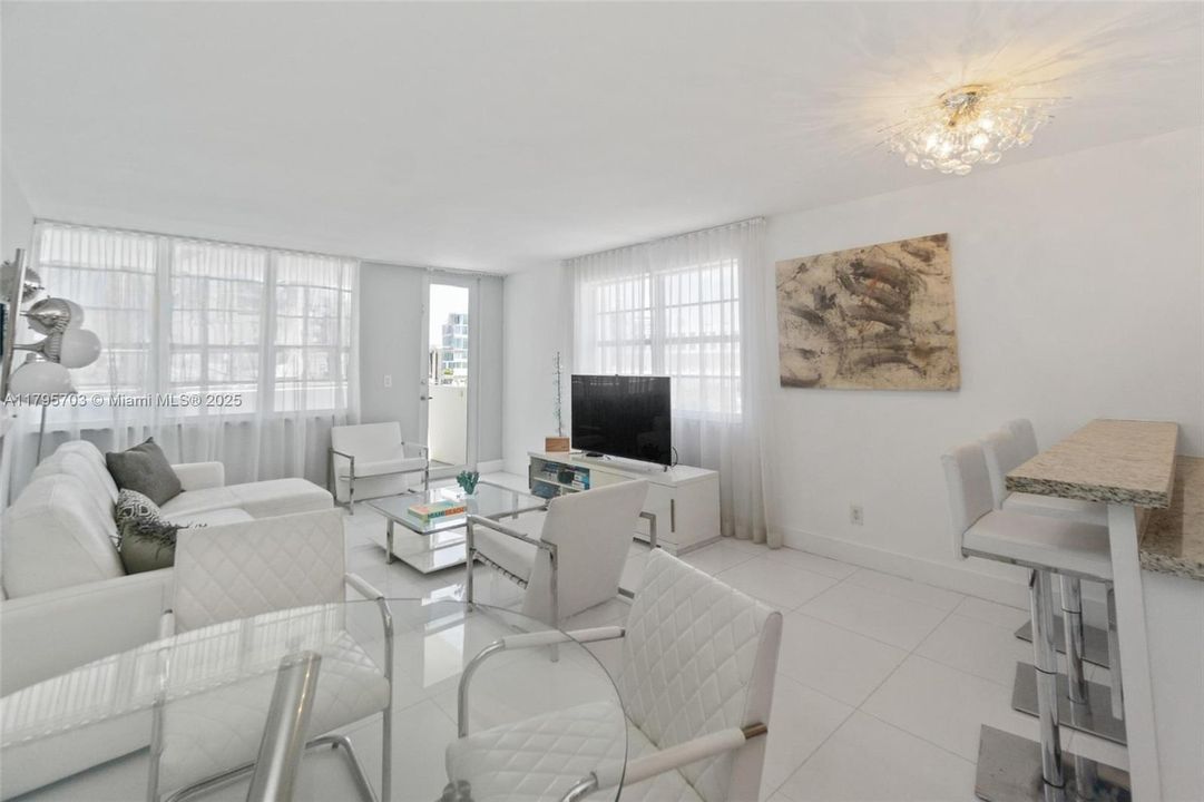 Recently Sold: $849,000 (2 beds, 2 baths, 1190 Square Feet)