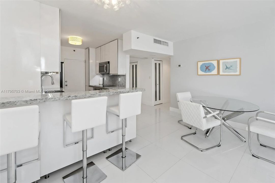 Recently Sold: $849,000 (2 beds, 2 baths, 1190 Square Feet)