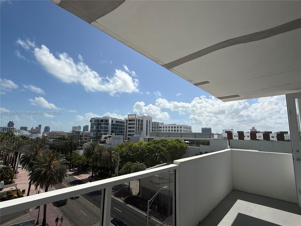 Recently Sold: $849,000 (2 beds, 2 baths, 1190 Square Feet)