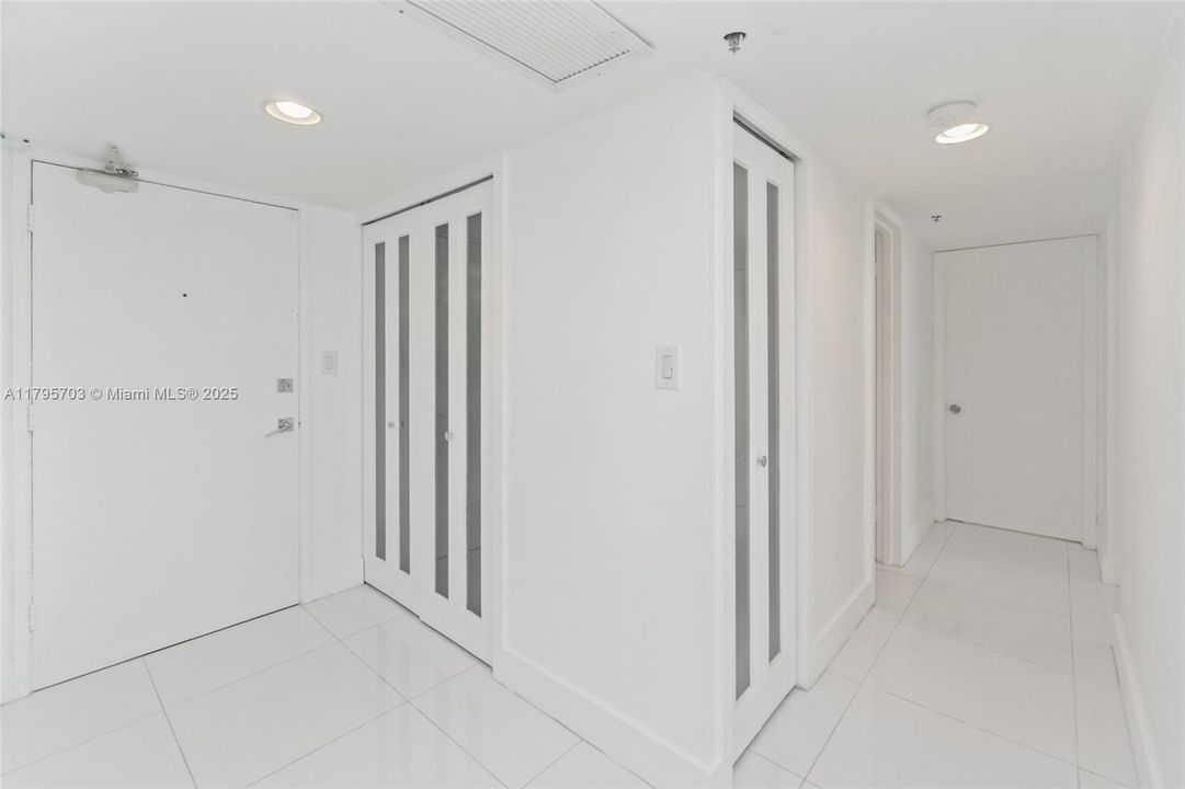 Recently Sold: $849,000 (2 beds, 2 baths, 1190 Square Feet)