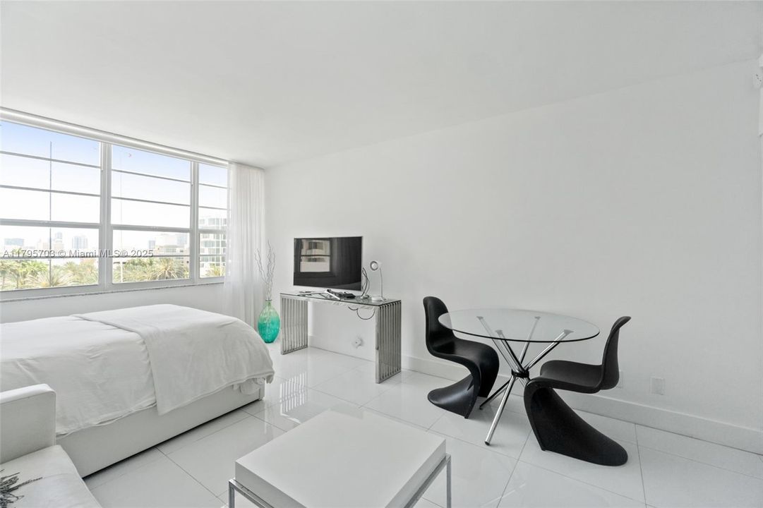 Recently Sold: $849,000 (2 beds, 2 baths, 1190 Square Feet)