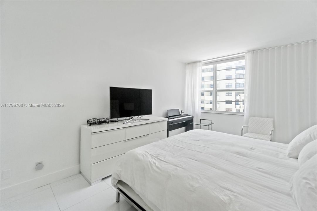 Recently Sold: $849,000 (2 beds, 2 baths, 1190 Square Feet)